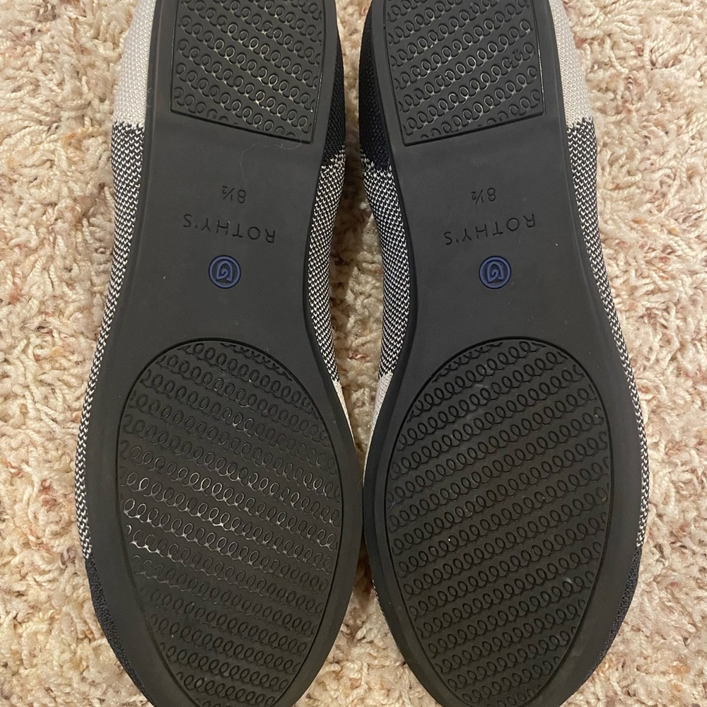 Twice worn Rothy’s 8.5 - Picture 2 of 3